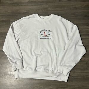 White Nantucket Massachusetts Light House Embroidered Detail Crewneck Sweatshirt